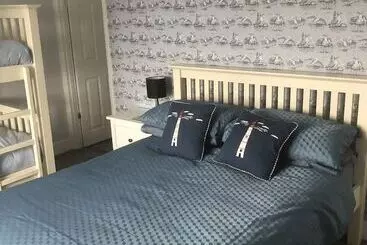 ペンション Waterside Guesthouse