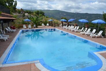 בית מלון כפרי Il Falco Del Cilento