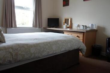 פנסיון Strathallan Guest House