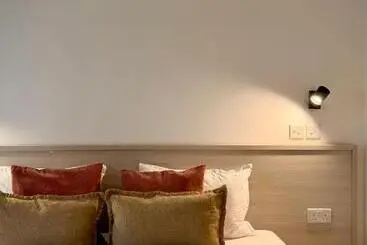 پانسیون Apartment 81