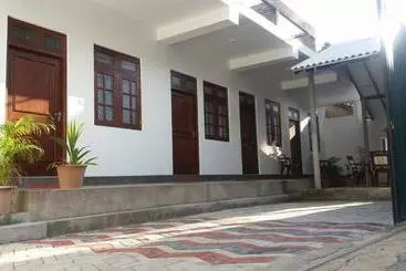 پانسیون The Fort House