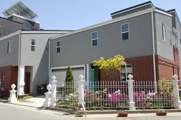 پانسیون All In One Guesthouse