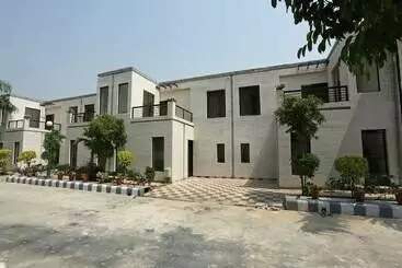 Hotel Capital O 24794 Aaryavan Resorts