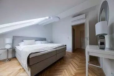 Turistihuoneistot Gold Art Apartments