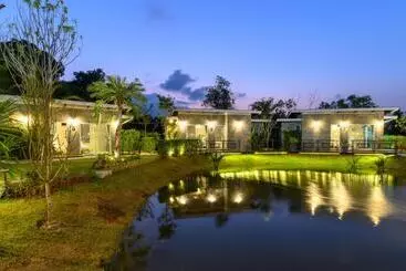 Loftpical Resort