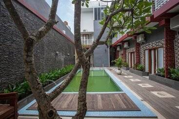 Pensão Reddoorz Premium @ Jalan Cengkeh Malang