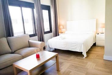 هتل آپارتمان Triana Luxury Suite