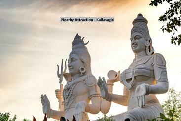 Super Hotel O Adarsh Nagar Near Kavya Hospital