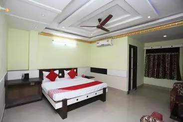 Oyo 27903 Hotel Blue Moon