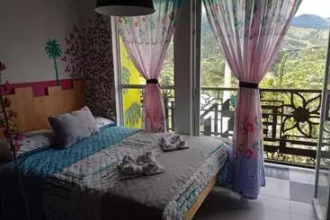 Pansiyon Combi, 2 Good 4 Less
