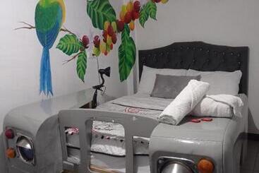 Panzió Combi, 2 Good 4 Less