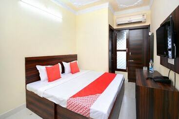 בית מלון כפרי Oyo 28179 Ambay Guest House