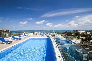 ホテル Azure Lofts & Pool