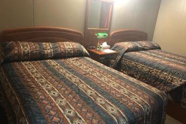 Robins Nest Motel And Cafe