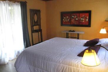 مبيت وإفطار El Bambu