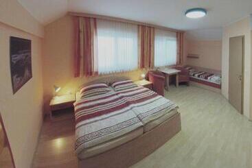 تختخواب و صبحانه Rooms En Krajcar