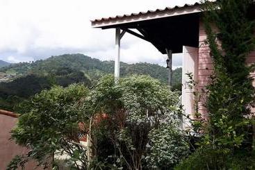 Flora Hill Pongyang Resort