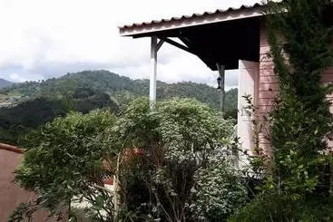 Flora Hill Pongyang Resort