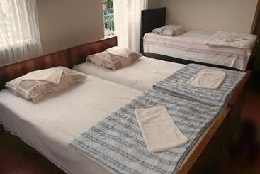 پانسیون Achi Guest House