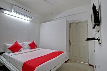 فندق Oyo 28223 Sri Sharu Enclave