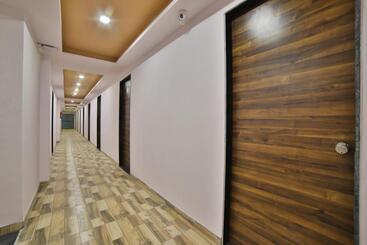 Hotelli Oyo Flagship 27974 Madhuram Arcade