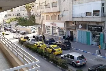 تختخواب و صبحانه Chez William