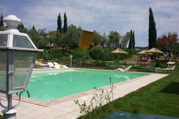 هتل Bio Agriturismo Il Melograno Di Banditella