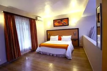 La Cour Hotels And Apartments Glover