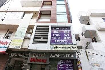 Oyo 17280 Hotel Shivaay