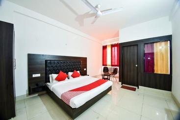 Oyo 27704 Hotel Victoria