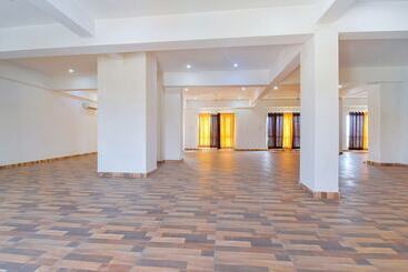 Fabhotel Prime The Royal Galaxy