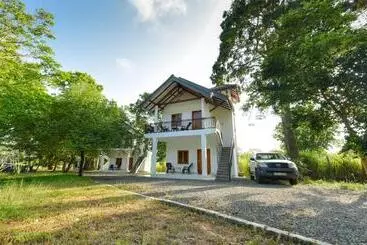 Hotel Andarawewa Nature Resort