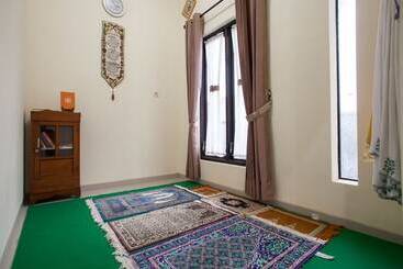 펜션 Reddoorz Syariah Near Singha Merjosari Park