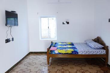 پانسیون Sri Sai Holiday Inn