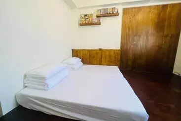 白紙寓所blank Slate B&b 鄰近夜市四人包棟