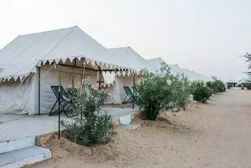 Hotell Oyo 26228 Royal Camps