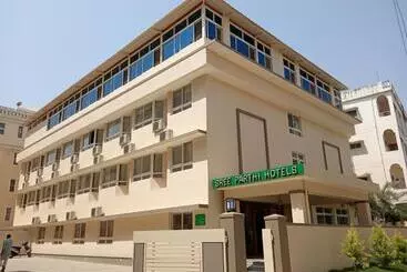 Hotel Sreeparthi