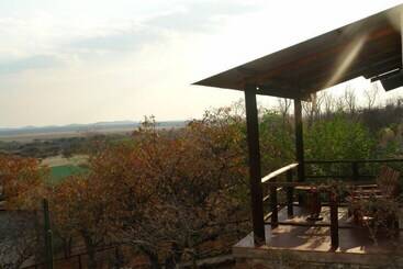 בית מלון כפרי Toko Kamanjab Lodge & Safari