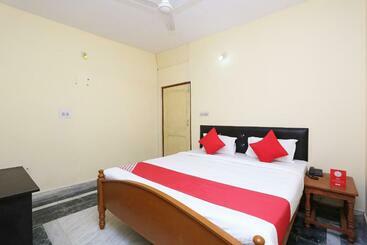 هتل Oyo 19323 Shiv Sai Guest House