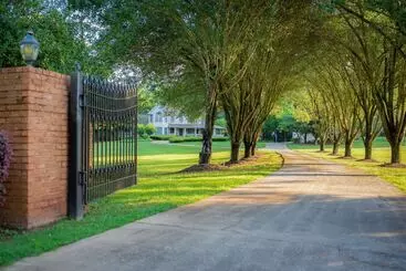 Pleasanton Courtyard Bed And Breakfast