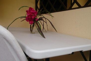 هتل Hôtel Appartement Meublé Les Flots Bleu