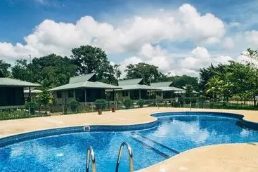 Hotel Overbridge River Resort