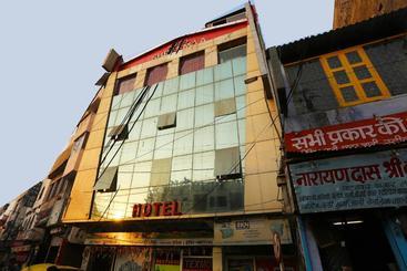 Oyo 15248 Hotel Shreemaa