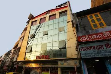 Oyo 15248 Hotel Shreemaa