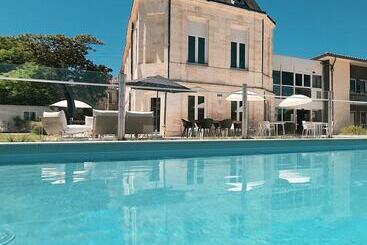 Отель Green Hôtels Bordeaux Arena