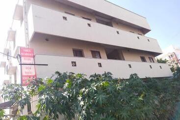 Hotel Varun Residency Airport Codissia Stay