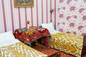 פנסיון B House Boutique With Terrace