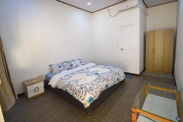 هاستل Surf Yoga Camp