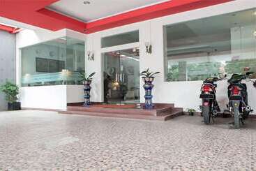 Hotell Reddoorz Near Trans Studio Mall 3