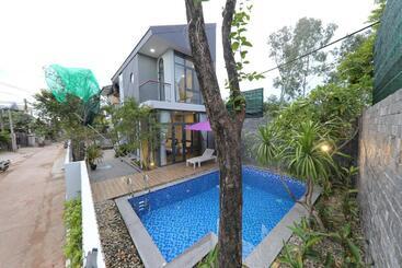 هتل Hill Bungalow